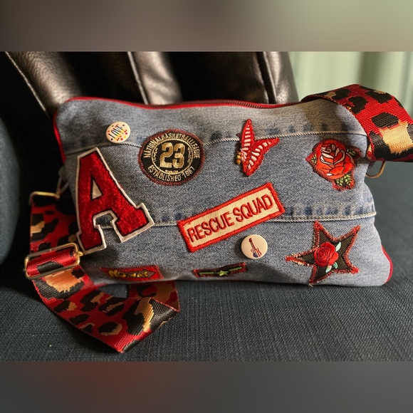 BLUE JEAN RED CLUTCH w/ STRAP - Picture 5 of 5